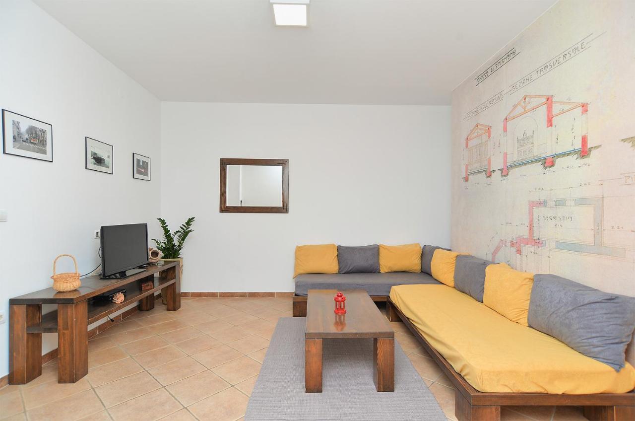 House Dragan 1980 Villa พูลา ภายนอก รูปภาพ