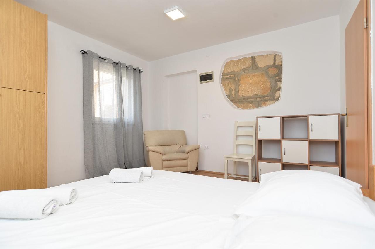 House Dragan 1980 Villa พูลา ภายนอก รูปภาพ
