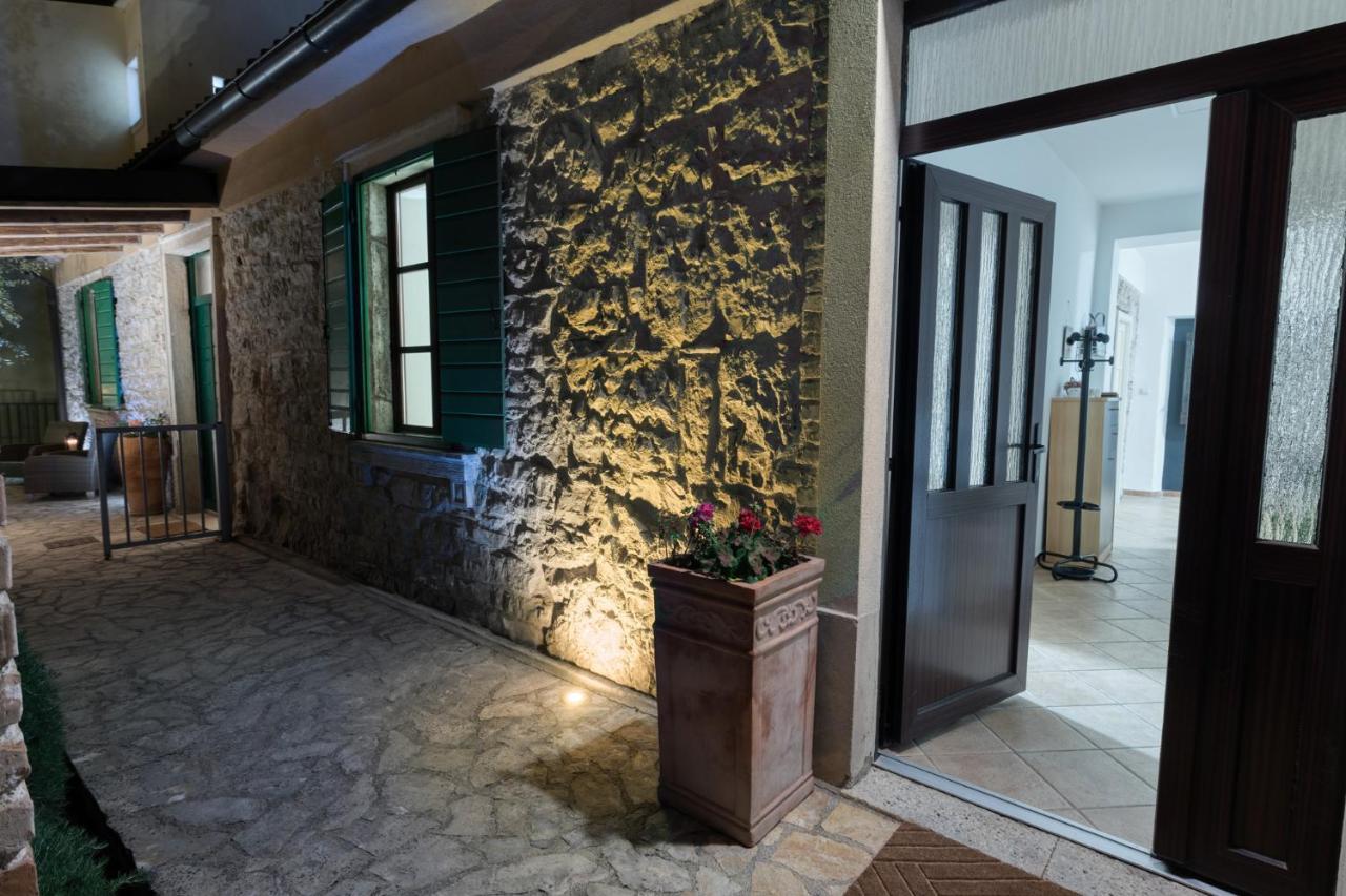 House Dragan 1980 Villa พูลา ภายนอก รูปภาพ