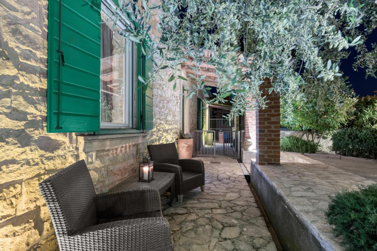House Dragan 1980 Villa พูลา ภายนอก รูปภาพ
